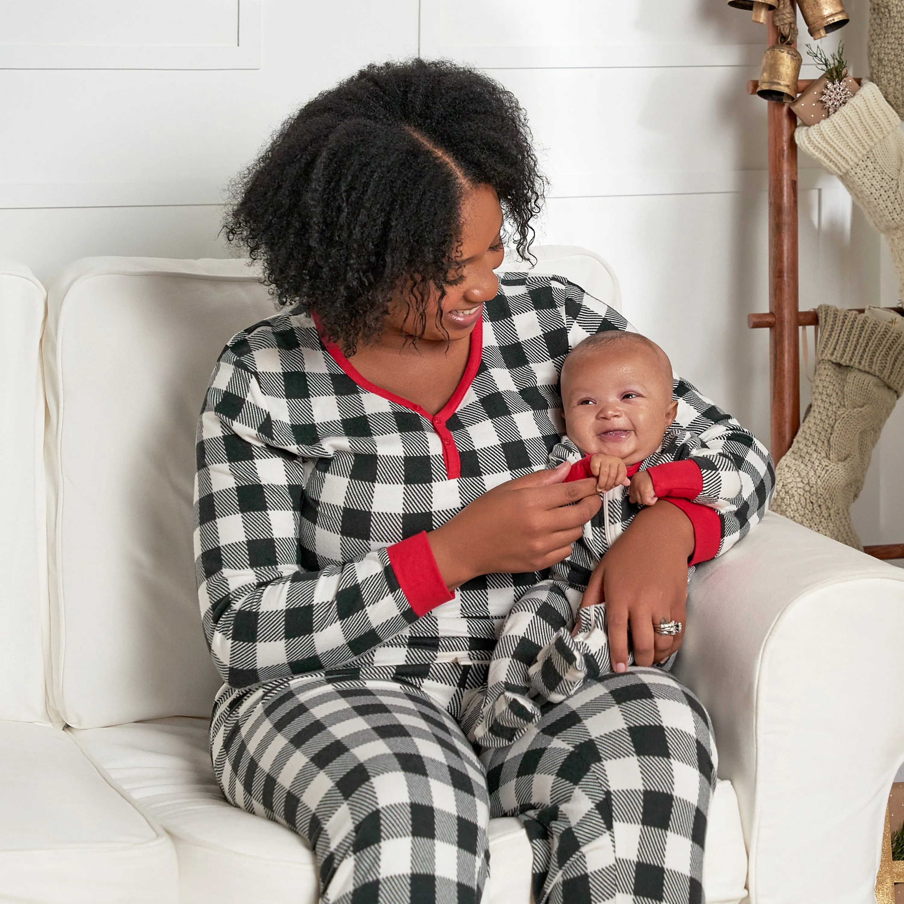 2-Piece Women's Buffalo Plaid Hacci Pajama Set