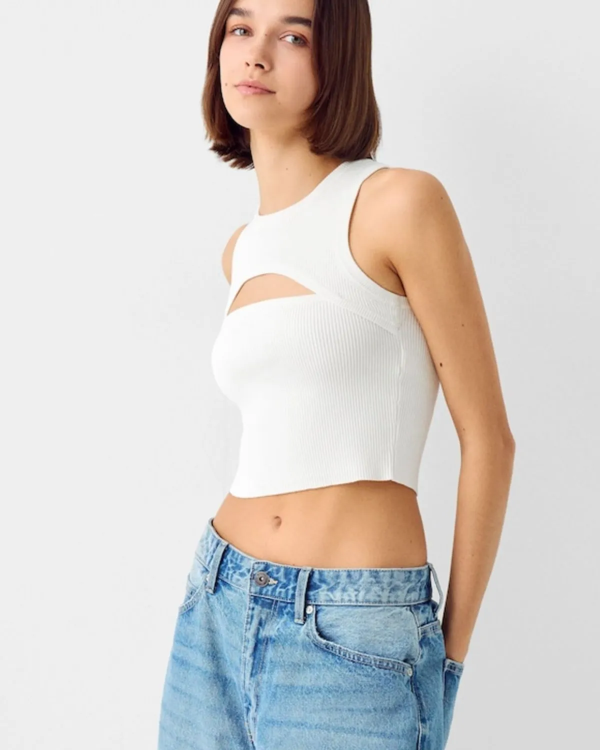 RIBBED CROPTOP WITH CUTOUT